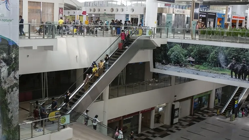 Havalimanlarında Kovid-19 önlemleri yeniden başladı haberinin görseli