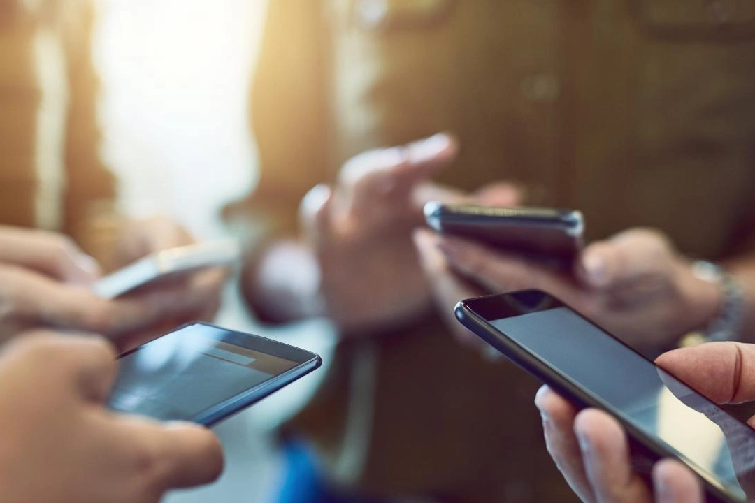 İnternetten cep telefonu satıp göndermeyene hapis cezası! haberinin görseli