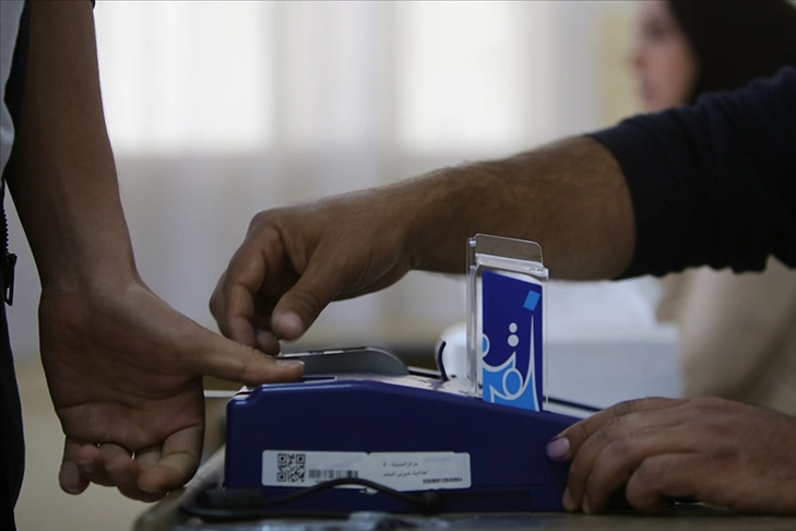 Iraklılar 10 yıl aradan sonra sandık başına gidiyor haberinin görseli