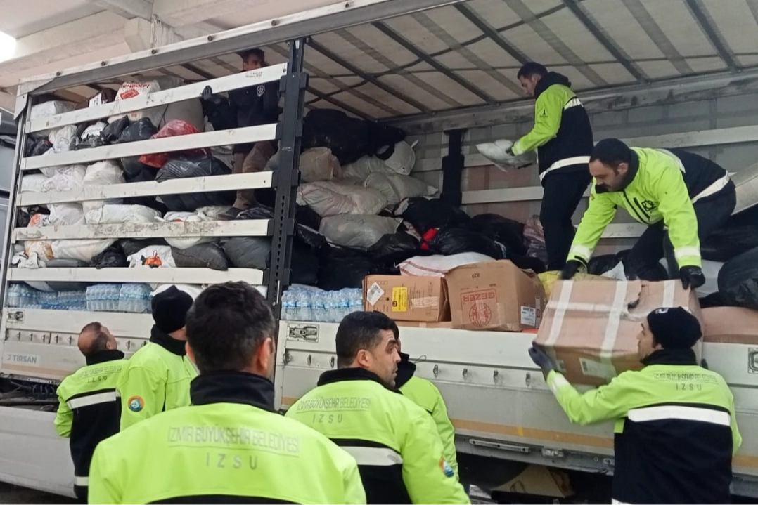 İzmir, depremzedeleri unutmuyor haberinin görseli