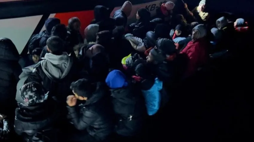 İzmir haber: Dikili açıklarında düzensiz göçmen hareketliliği