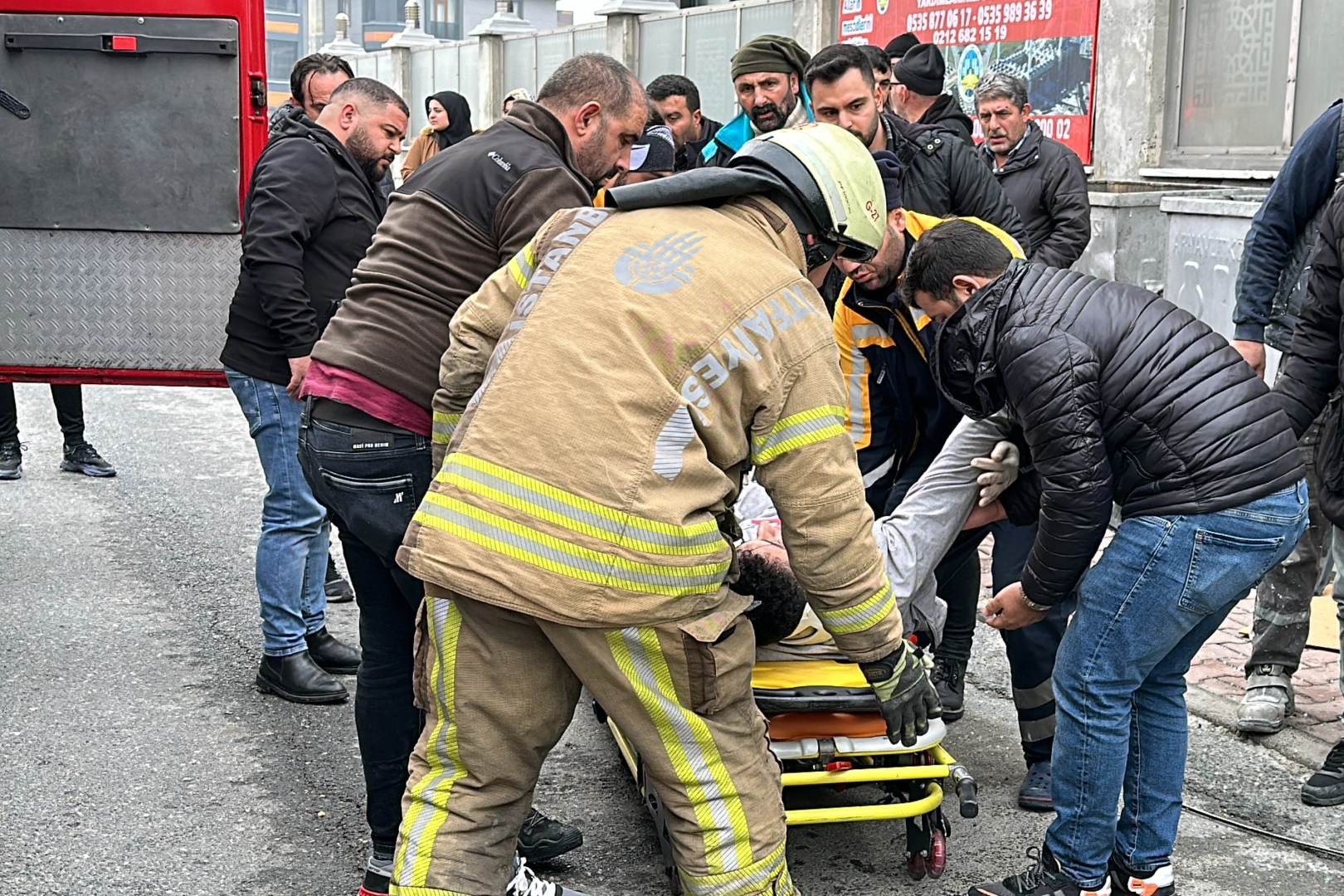 Kontrolden çıkan araç kız yurduna çarptı haberinin görseli