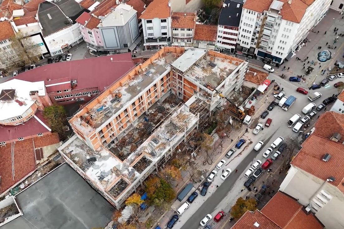 Kütahya 30 Ağustos İş Merkezi ve Zanaat Çarşısı'nda çalışmalar sürüyor haberinin görseli