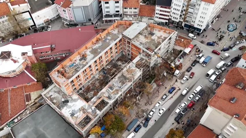 Kütahya 30 Ağustos İş Merkezi ve Zanaat Çarşısı'nda çalışmalar sürüyor haberinin görseli