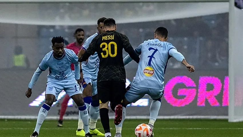 Messi ile Ronaldo, bir kez daha karşı karşıya gelecek haberinin görseli