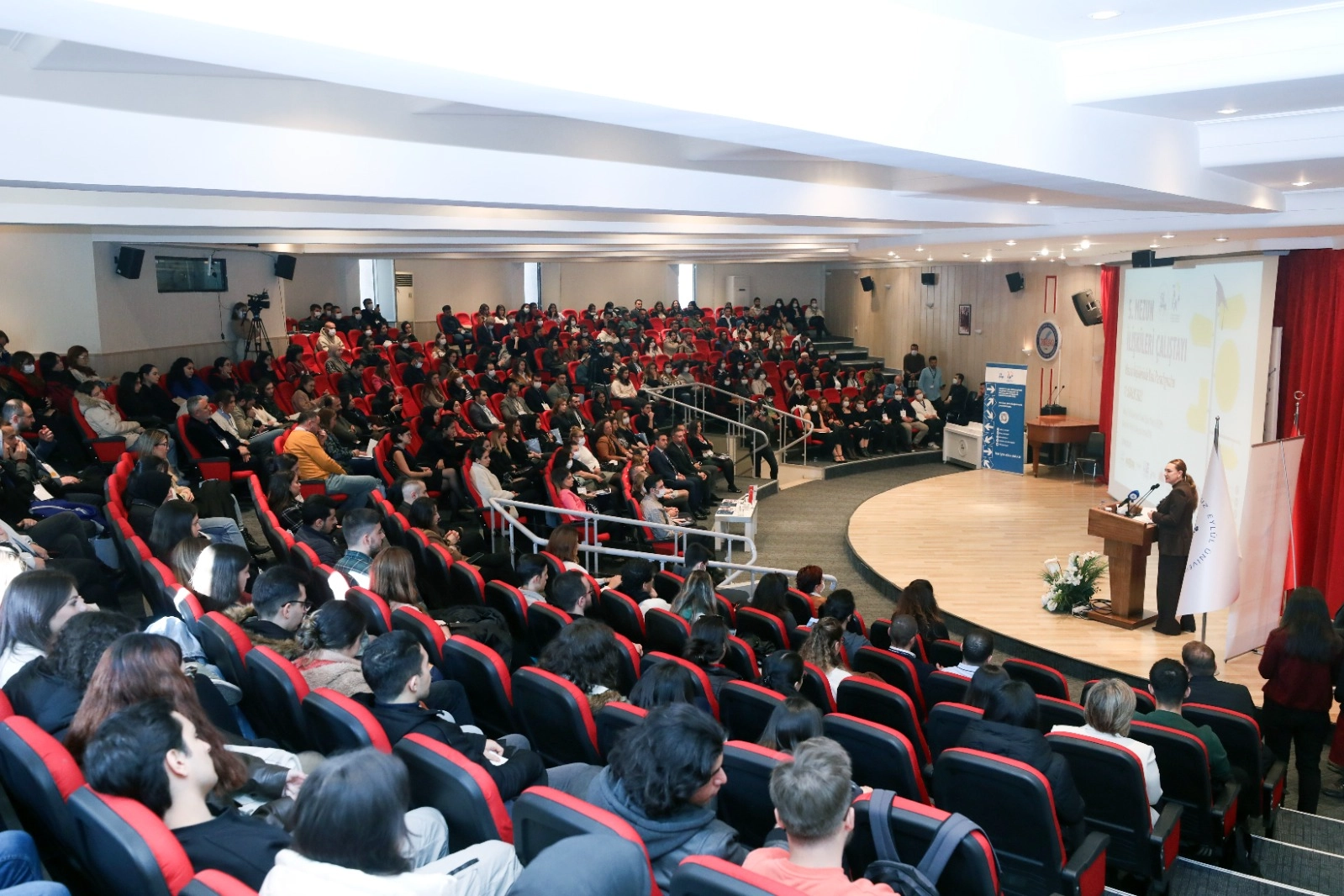 Mezunlar DEÜ’de buluştu haberinin görseli