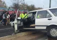 Otomobil tramvay yoluna girdi