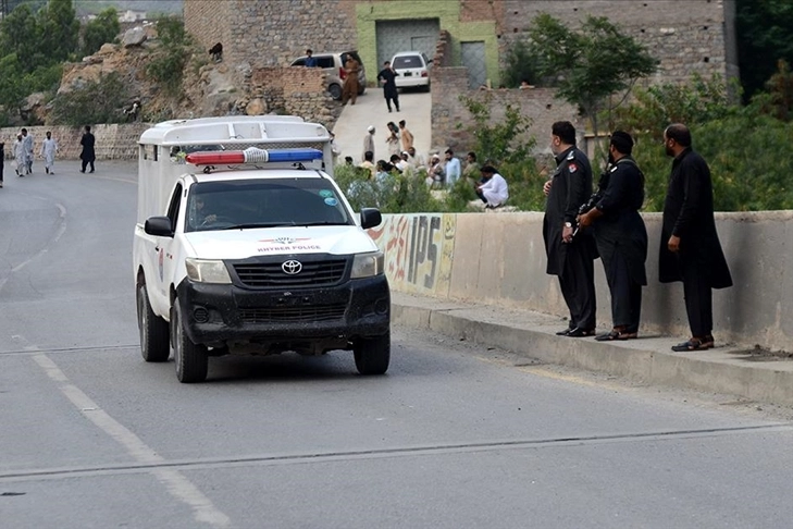 Pakistan'da içi bomba yüklü araçla intihar saldırısı haberinin görseli