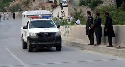 Pakistan'da içi bomba yüklü araçla intihar saldırısı haberinin görseli