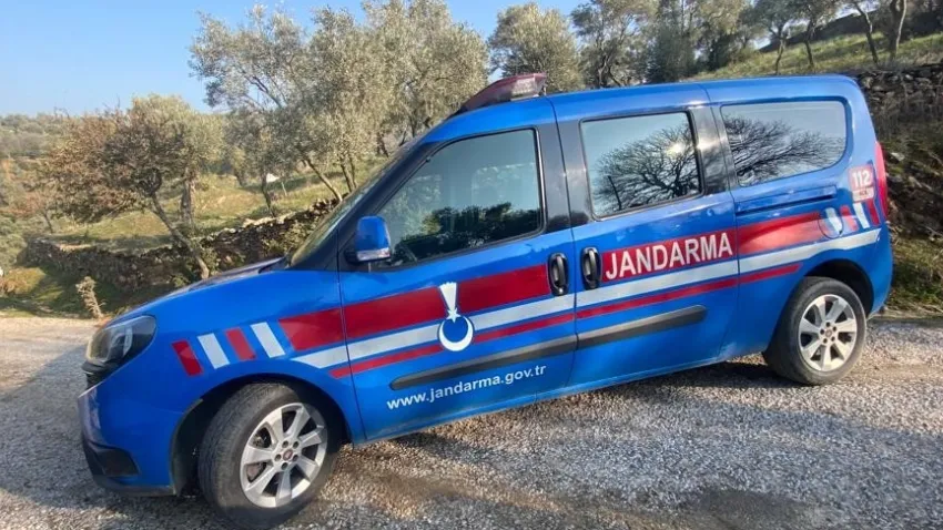 Uyuşturucu etkisinde traktör kullanırken yakalandı haberinin görseli