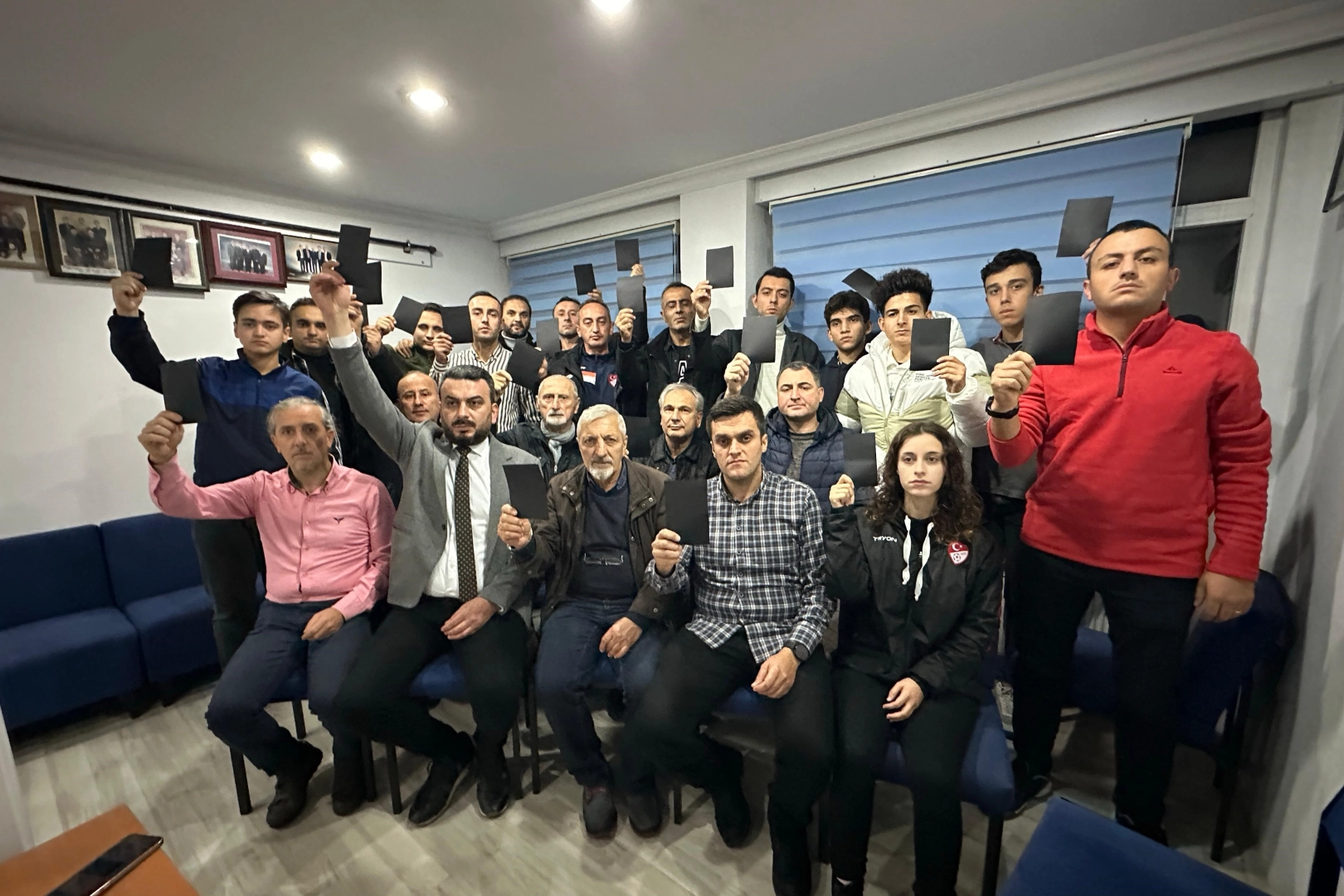Zonguldaklı hakemlerden, Meler'e yapılan saldırıya siyah kart haberinin görseli