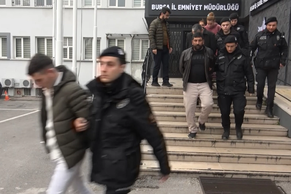 Bursa'da hırsız çetesi aileden 10 kişiye tutuklama