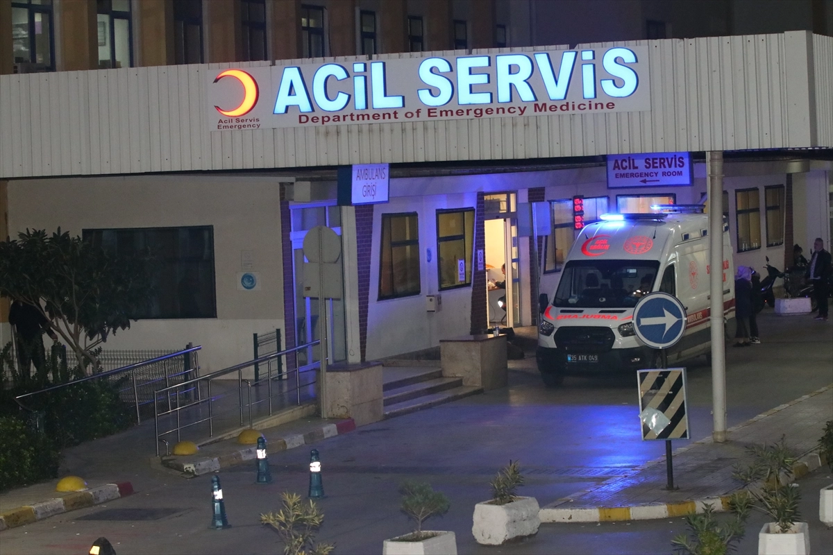 İzmir haber: Evinde çıkan yangının dumanından etkilenen  emekli astsubay yaşamını yitirdi haberinin görseli