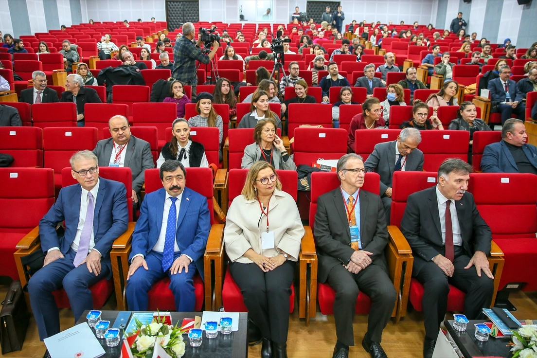 İzmir'de Cumhuriyetin 100. yılında Türkiye ve Balkanlar sempozyumu