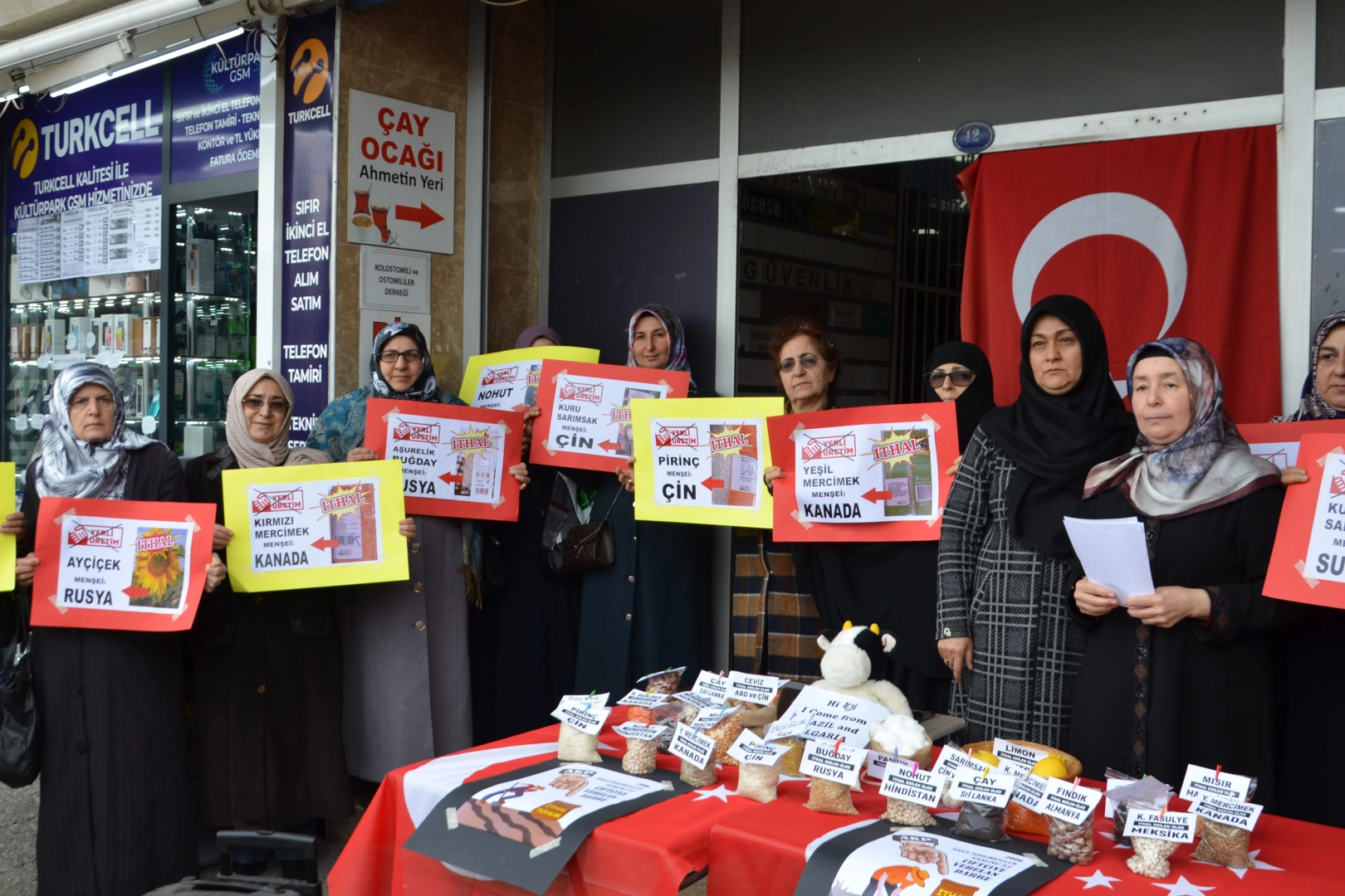 Saadet Partisi İzmir Yabancı Ürünleri Protesto Etti haberinin görseli