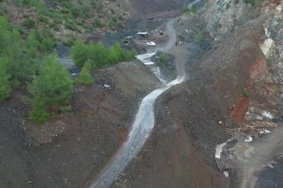 2 işçiye mezar olan krom madeni havadan görüntülendi haberinin görseli