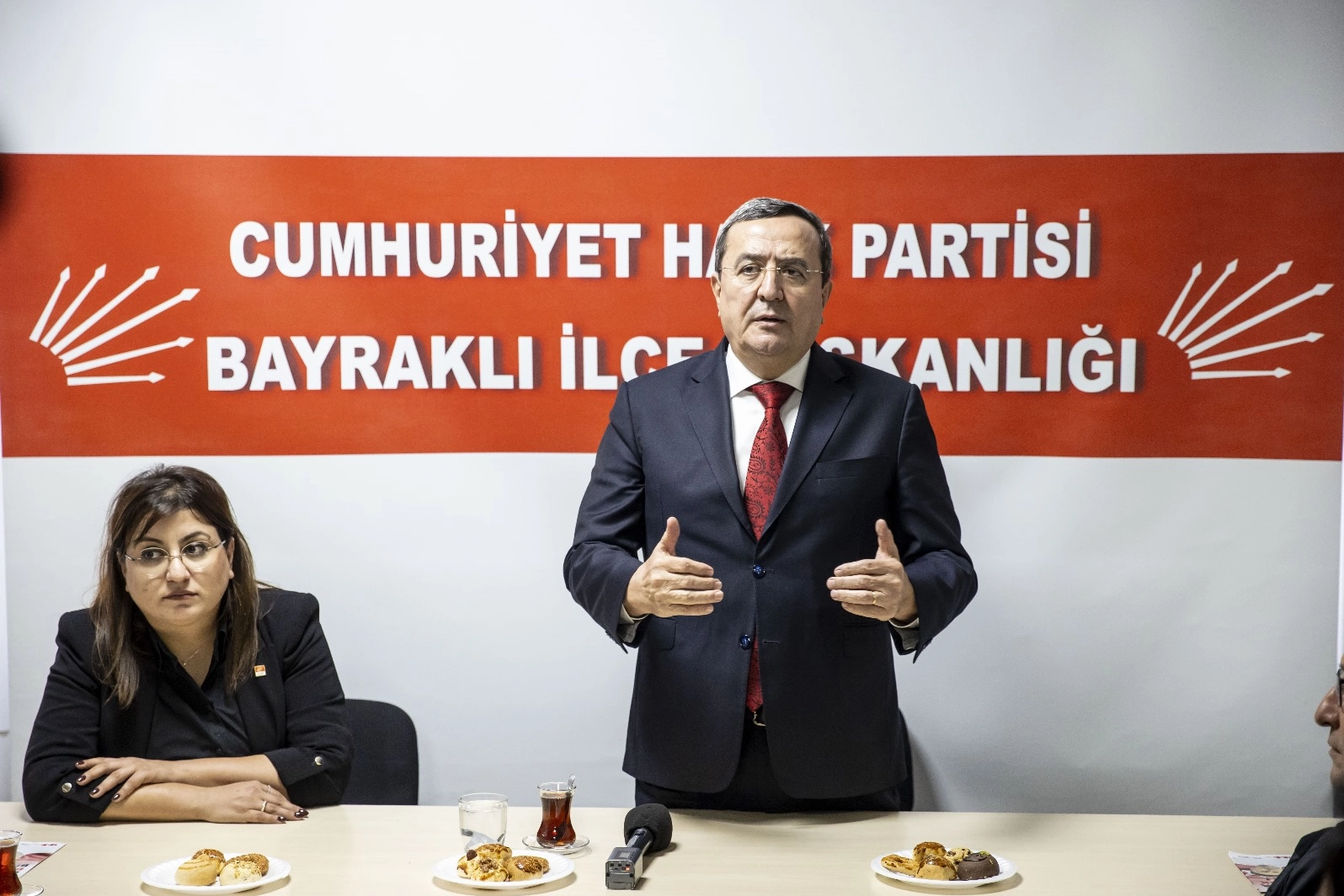 Abdül Batur: ‘Birlikte İzmir’ anlayışıyla bu kenti yönetmeye talibim haberinin görseli