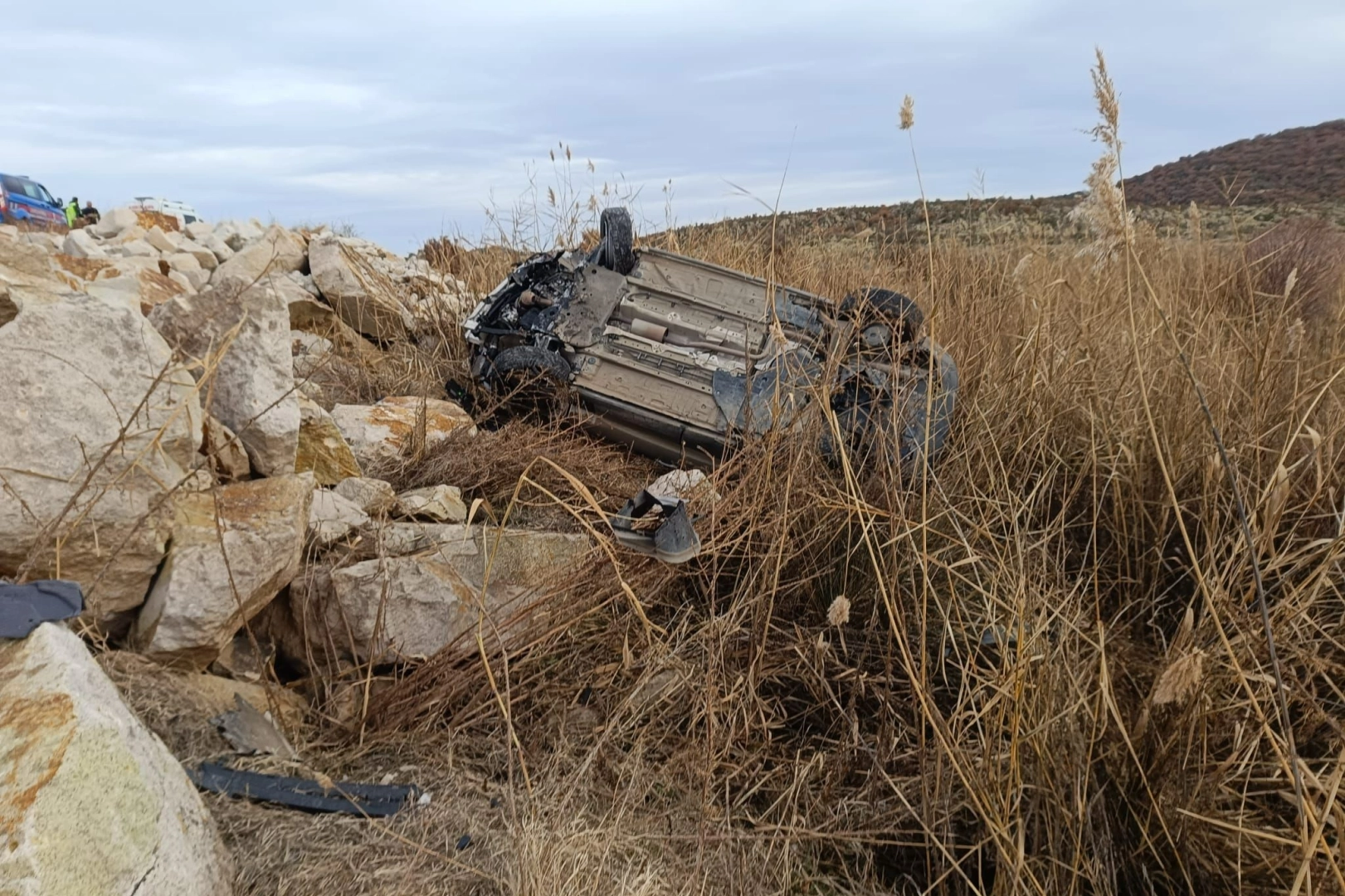 Afyonkarahisar’da feci kaza: Otomobil takla attı