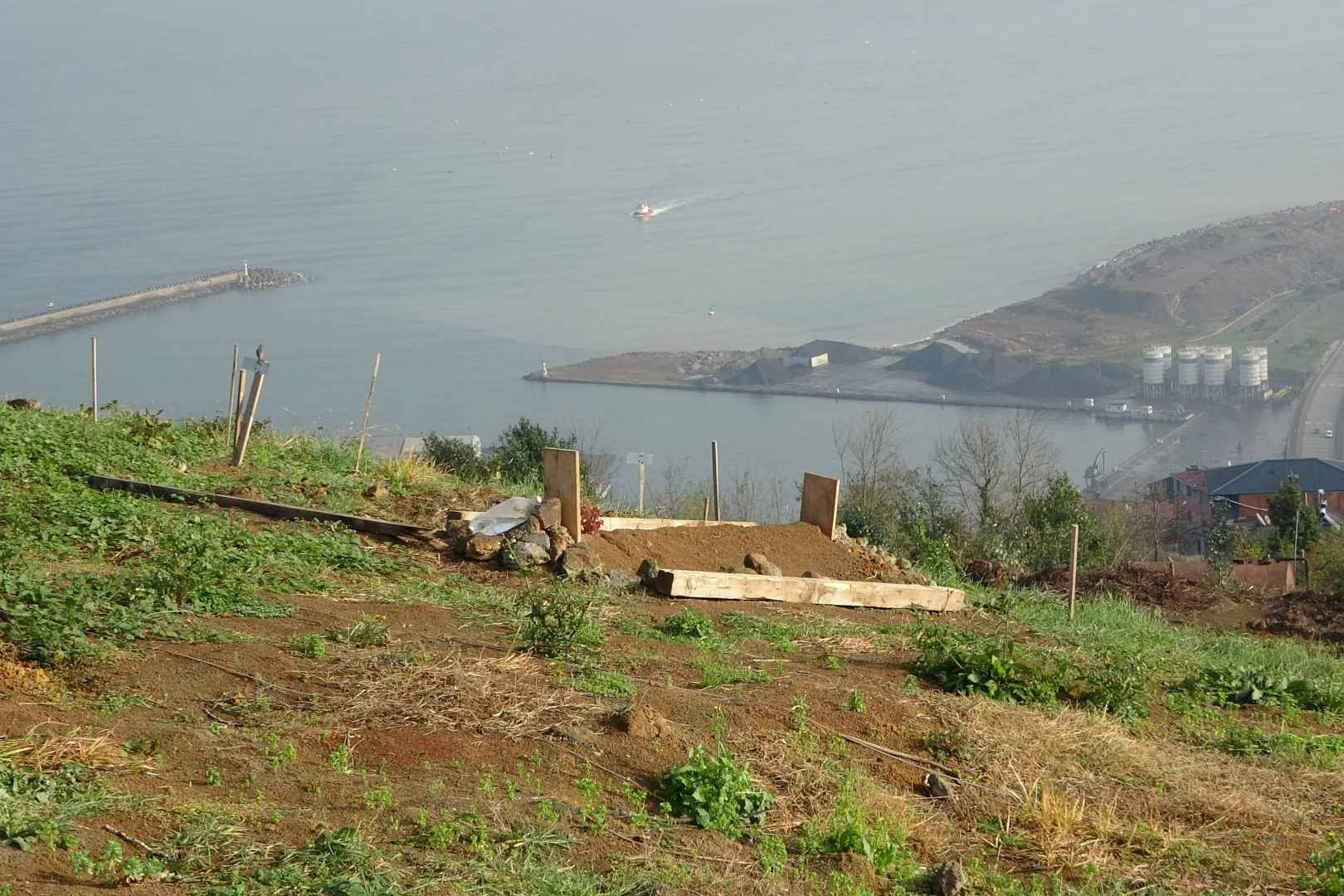 Trabzon’da deniz manzaralı mezarlığa definler başladı