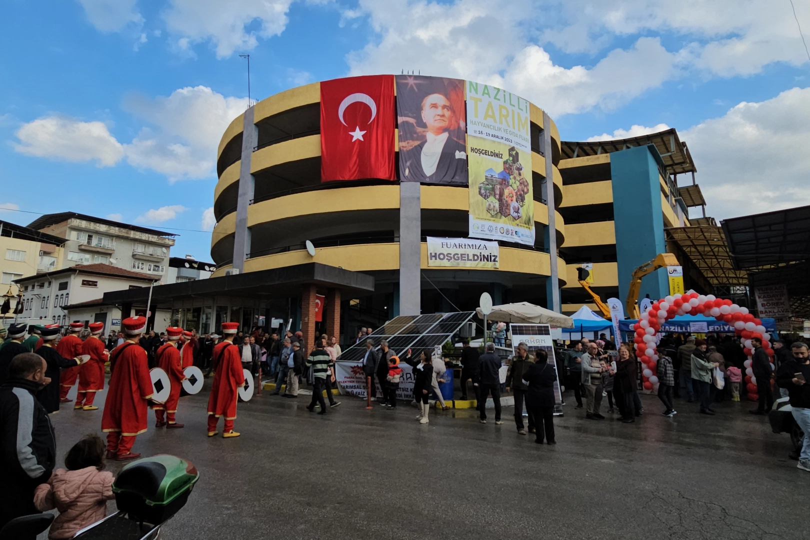 Nazilli Tarım Fuarı ilk gününde binlerce kişiyi ağırladı