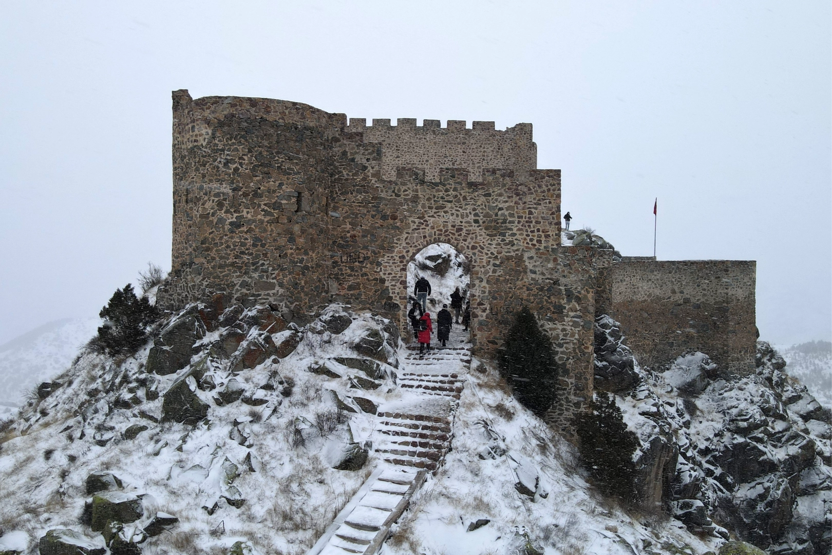 Kov Kalesi’ne kar yürüyüşü düzenlediler