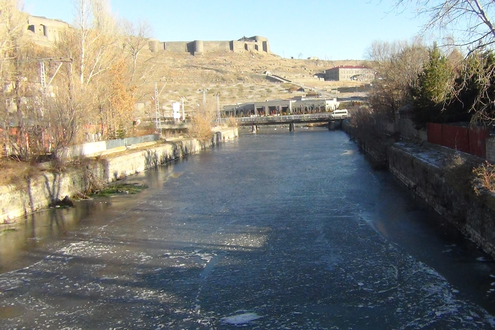 Kars'ta dondurucu soğuk: Eksi 14’ü gördü