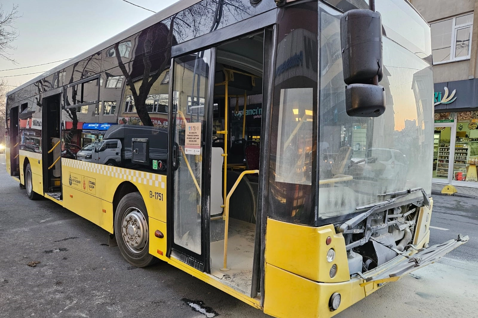 Sarıyer’de hareket halindeki İETT otobüsünde yangın