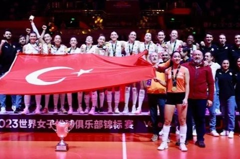 Voleybolda dünyanın en büyüğü 3. kez Eczacıbaşı Dynavit