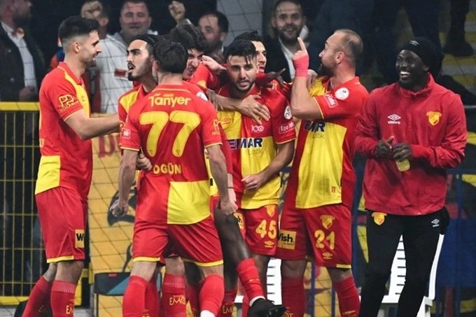 Göztepe beşledi: Eyüpspor dertlendi