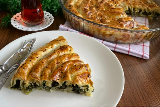 Ispanaklı böreğin malzemeleri nelerdir? Ispanaklı börek tarifi...