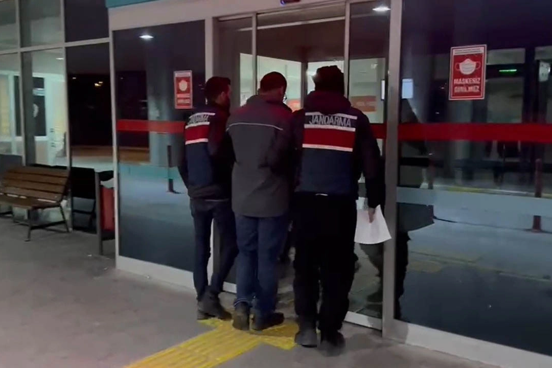 İzmir haber: FETÖ operasyonunda 5 kişi tutuklandı haberinin görseli