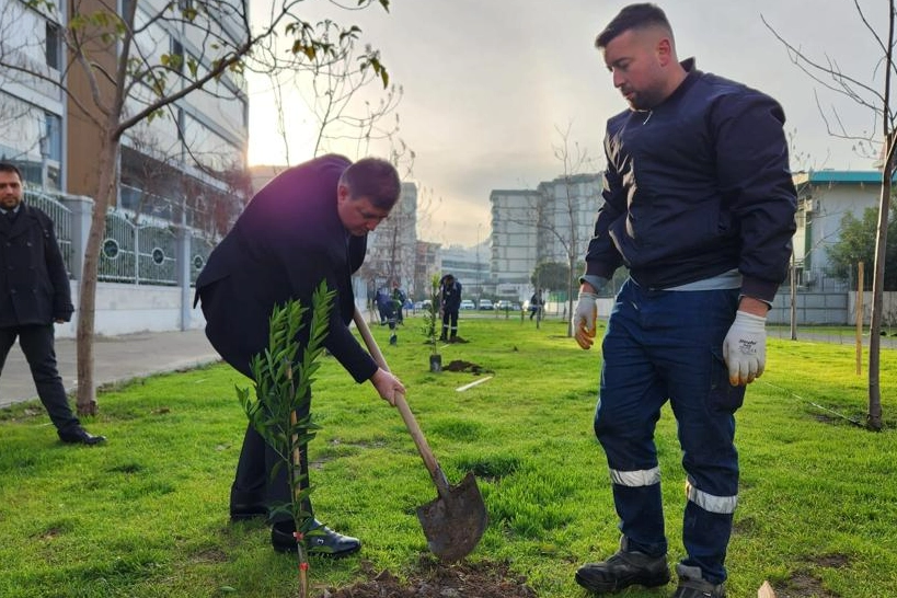 Karşıyaka meyve bahçeleriyle renkleniyor