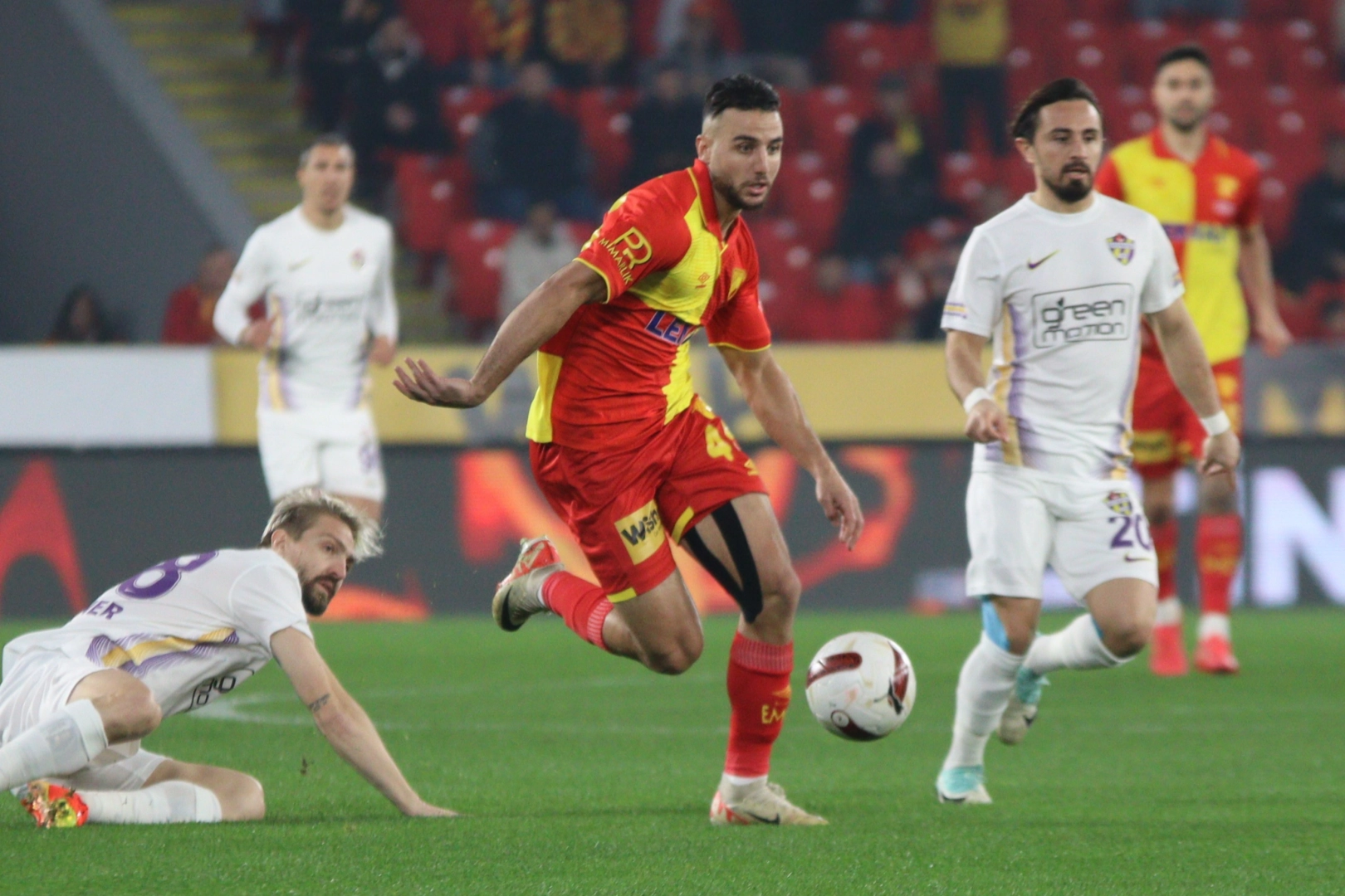 Göztepeli Messaoudi’den son 4'te 5