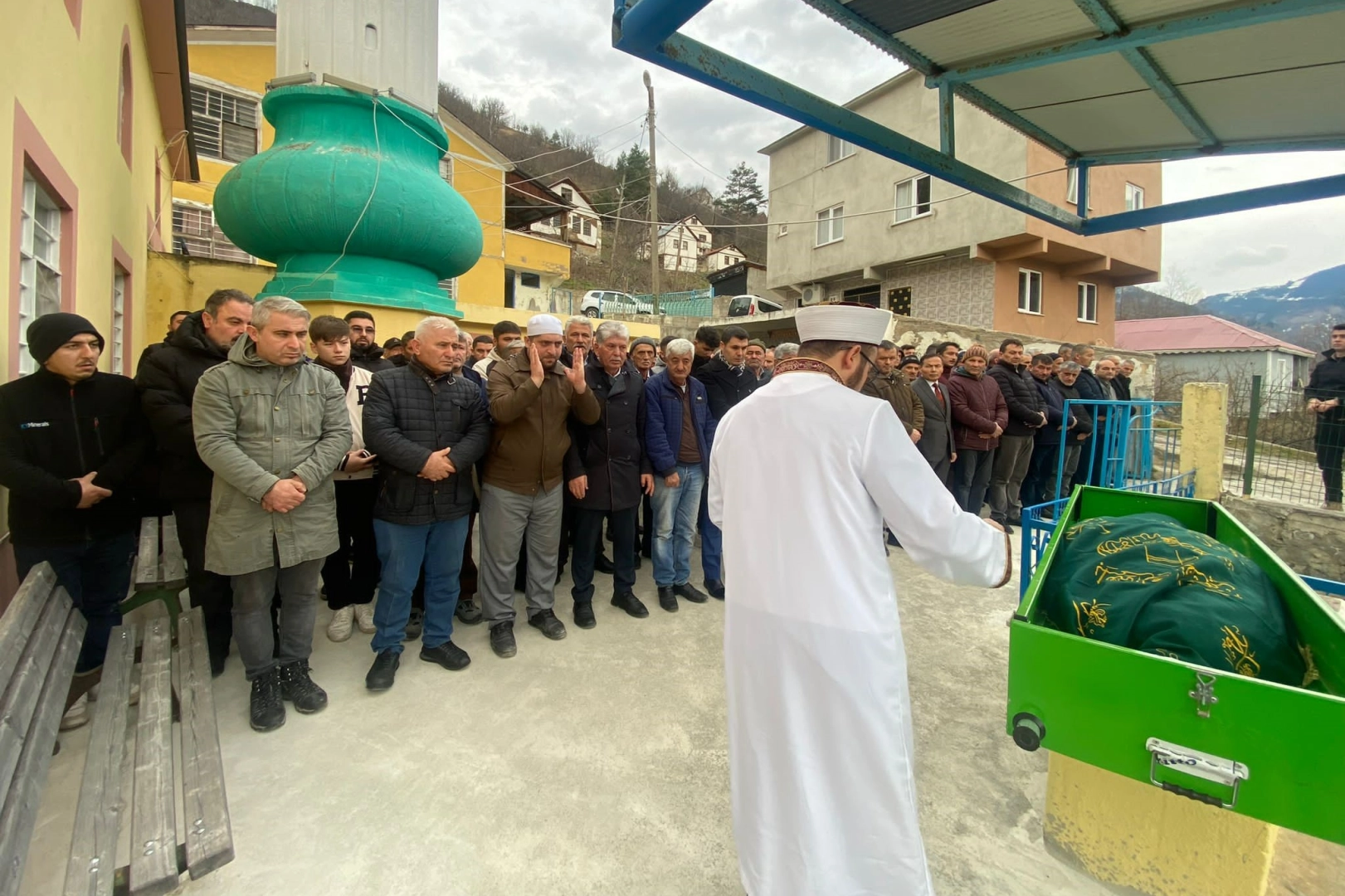 Gümüşhane’de feci kaza: Minibüsün çarptığı kadın 70 metrelik uçuruma yuvarlandı