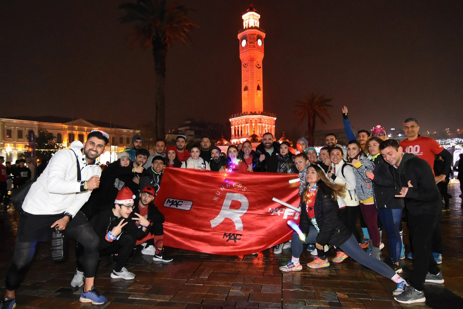 İzmir'de geleneksel en uzun gece koşusu haberinin görseli