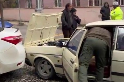 Sakarya'da çaldığı otomobille kaçarken kaza yaptı