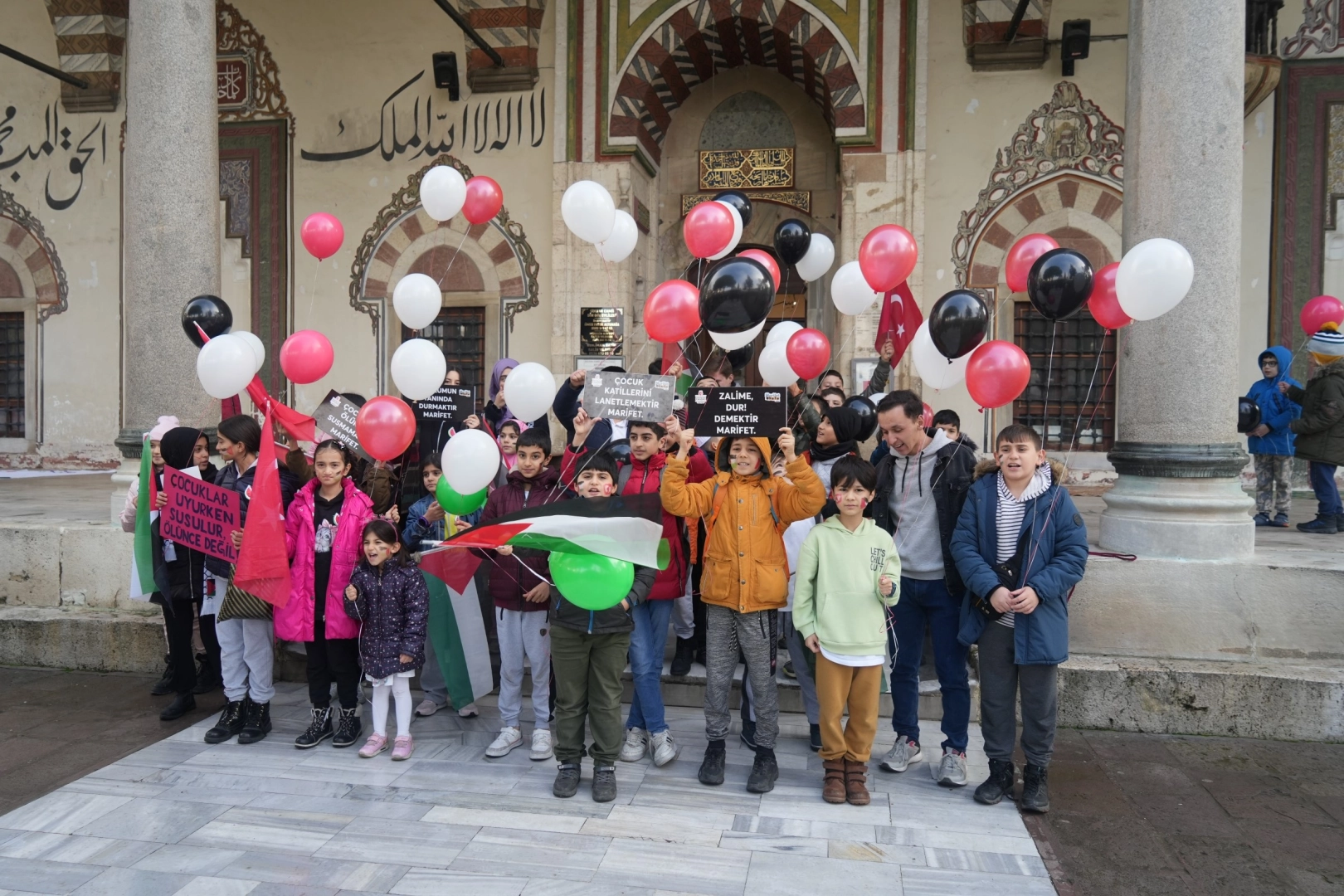 Manisalı çocuklar Filistinli kardeşlerinin sesi olmak için toplandılar