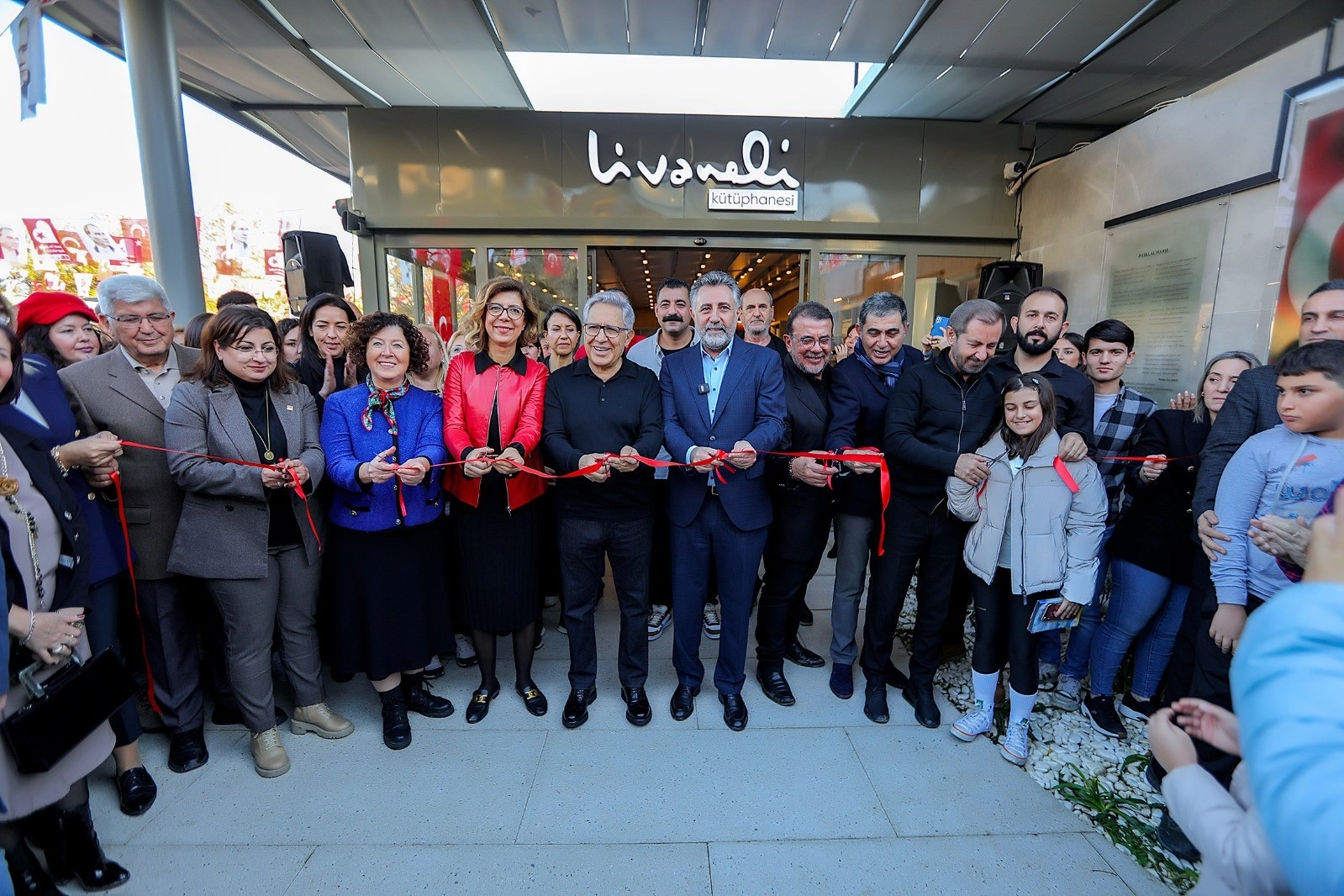 Livaneli Kütüphanesi Zülfü Livaneli'nin katılımıyla açıldı