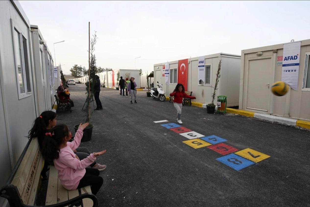 Aylar geçti, depremzedelerin barınma, elektrik ve su sorunu hala çözülemedi!