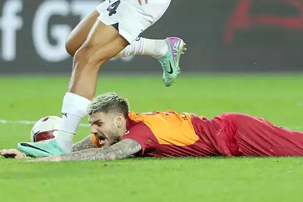 Galatasaray, Icardi-Djiku arasında ceza sahası içinde yaşanan pozisyonu paylaştı haberinin görseli