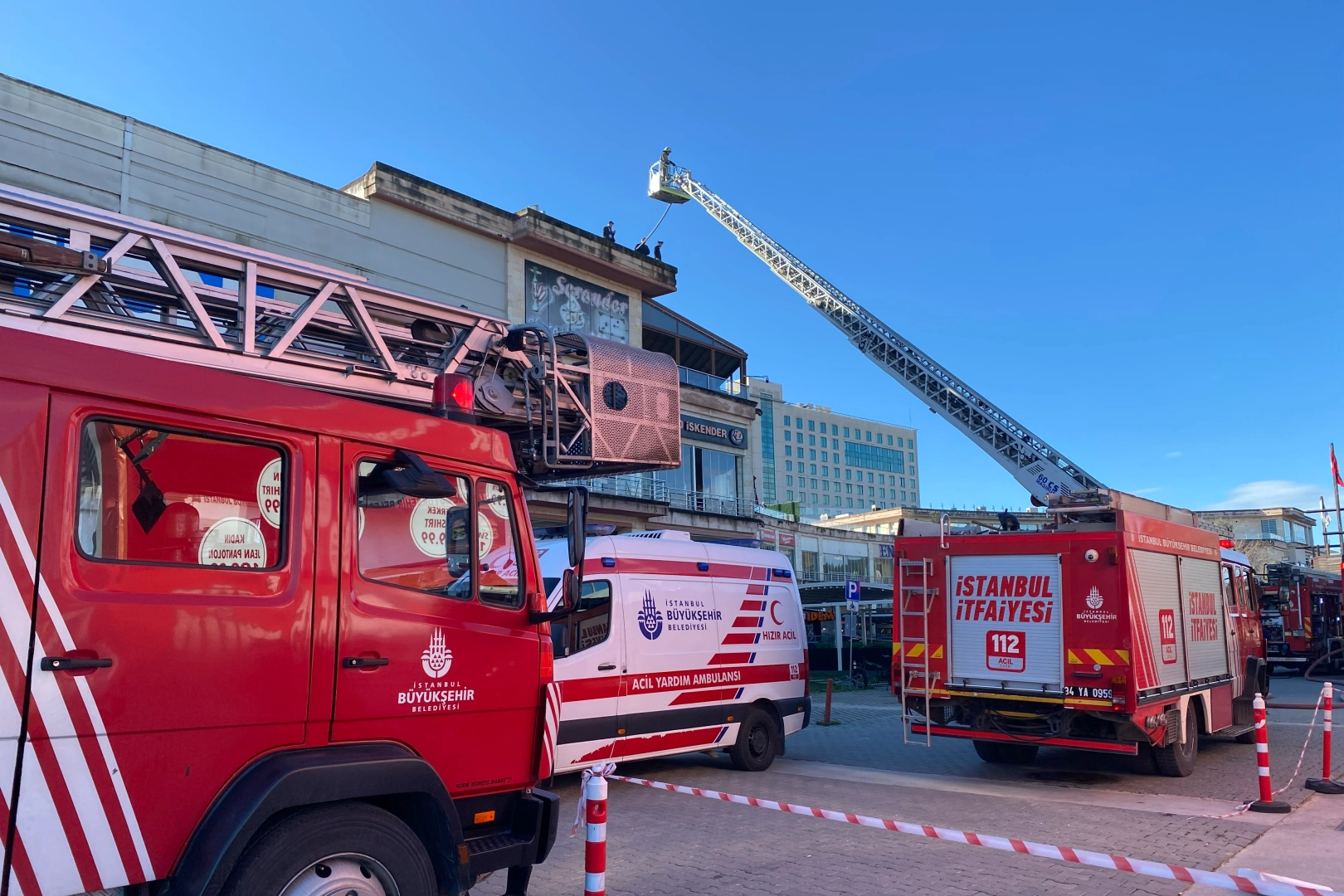 İstanbul’da AVM’de yangın paniği haberinin görseli