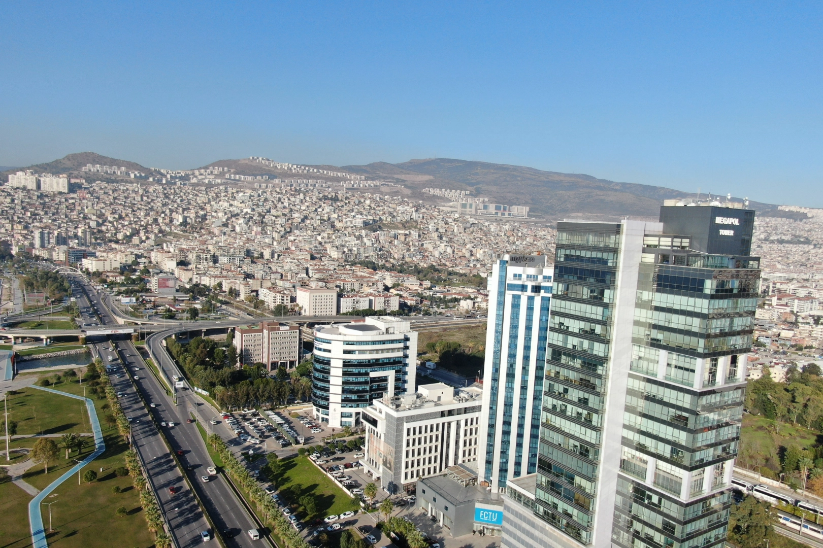 Uzmanlardan İzmir'e uyarı: Mühendislik hizmeti almamış olan yapılar risk oluşturuyor