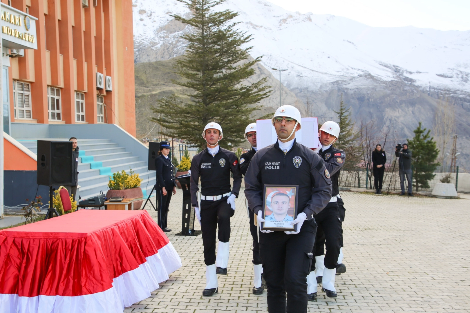 Hayatını kaybeden polis memuru memleketine uğurlandı