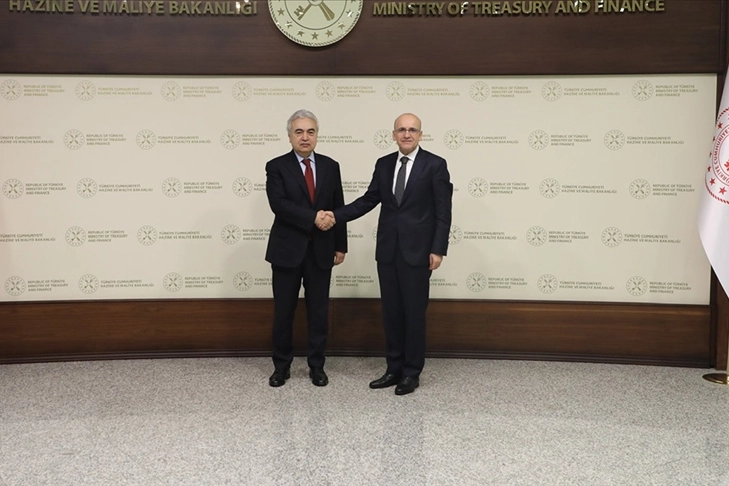Bakan Mehmet Şimşek: OVP'de makrofinansal istikrarı sağlamanın yanında yapısal dönüşüme de büyük önem veriyoruz haberinin görseli