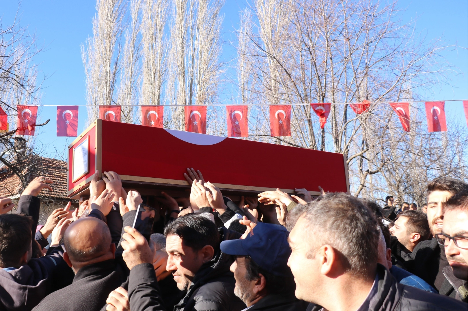 Şehit Piyade Teğmen Günay, Afyonkarahisar'da son yolculuğuna uğurlandı