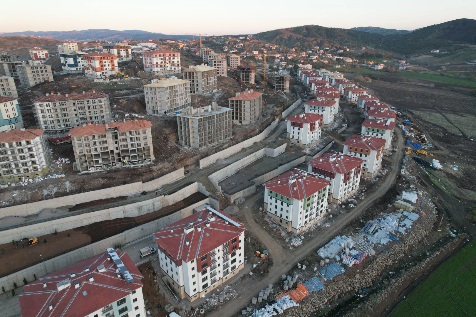 Deprem konutlarındaki daireler göz kamaştırıyor