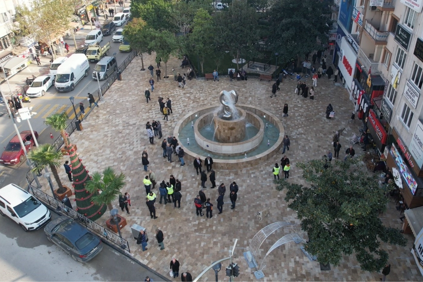 Manisa’nın sembol meydanı Kula Traverteniyle kaplandı