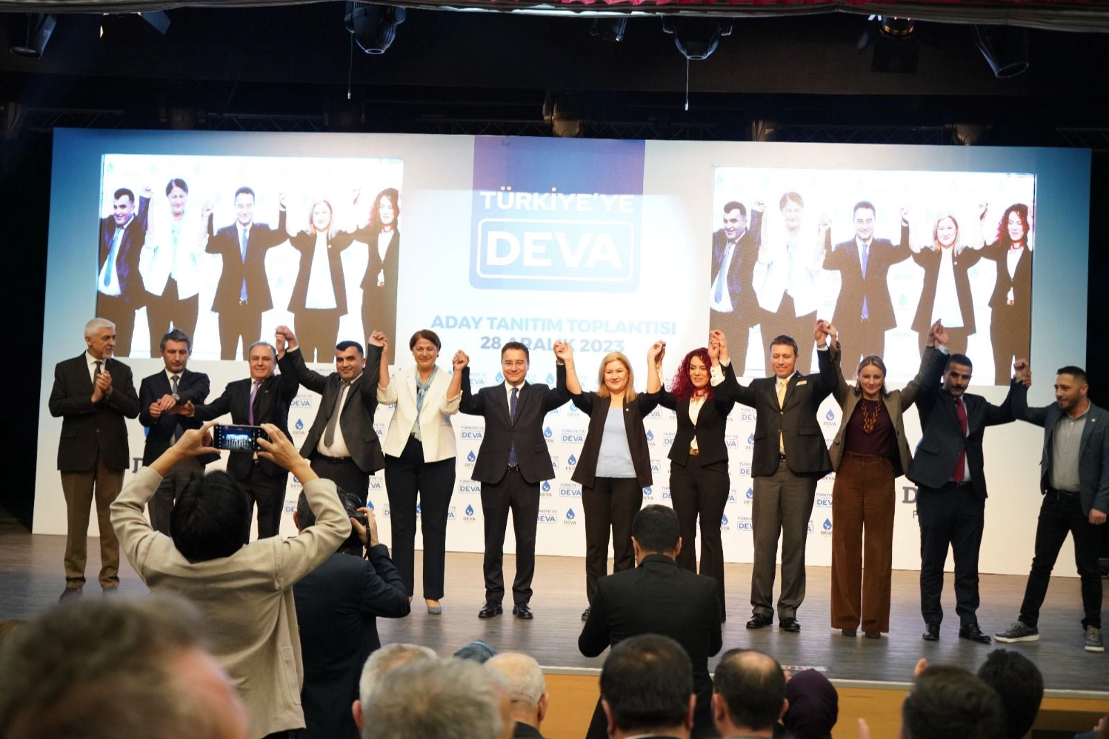 DEVA Partisi İzmir’den 9 belediye başkan adayını açıkladı