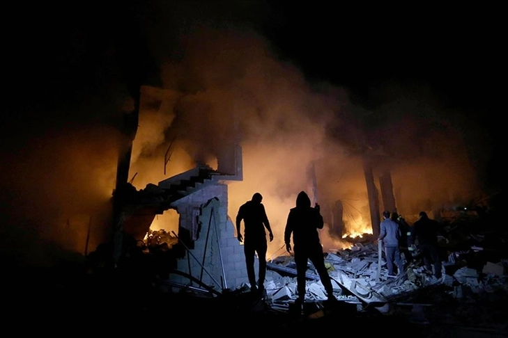 İsrail gece boyunca saldırılarına devam etti...Gazze'de çok sayıda ölü ve yaralı var