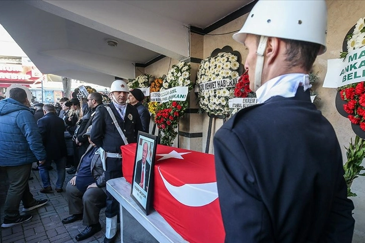 Yaşar Okuyan son yolculuğuna uğurlandı